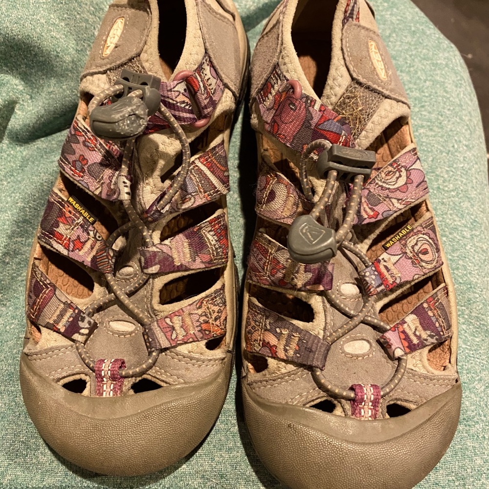 Girls keen sandals